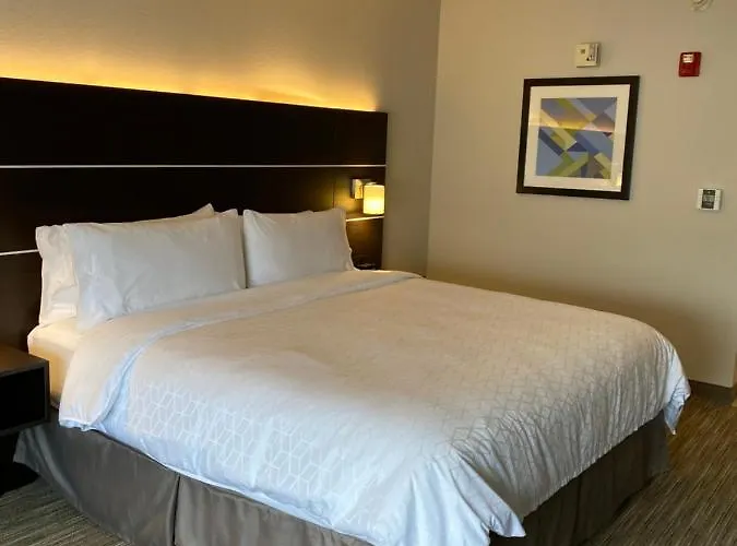 Express & - By Ihg Prospect Heights