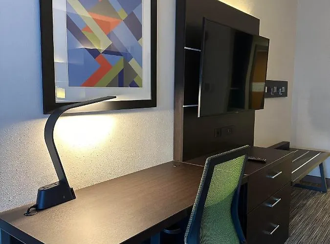 Hotel Express & - By Ihg 4*
