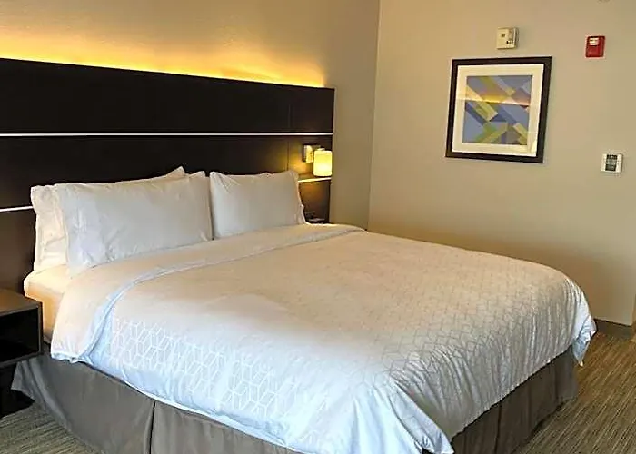Hotel Express & - By Ihg Prospect Heights