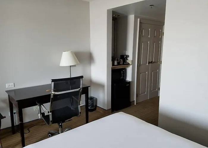 Hotel Express & - By Ihg 4*